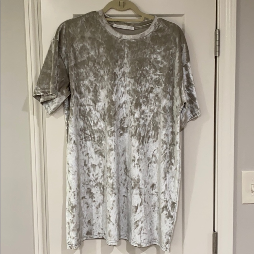 Crushed velvet short sleeve dress